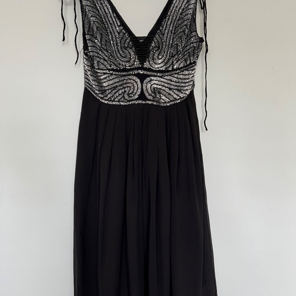 Black silver embellishment party dress in chiffon fabric - Picture 4 of 8